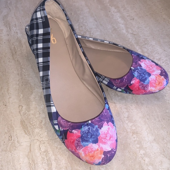 MIX NO. 6 Ballet flats, black white plaid, pink blue flowers. 9.5 EUC - Picture 3 of 15